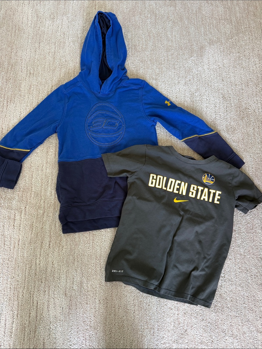 Under Armour Boys' Blue Hooded Sweatshirt & Golden State Black Tee Set